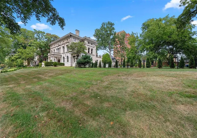 Photo 2 of Single family home for sale at 9 Washington Terr, Saint Louis, MO 63112 | MLS# 24056661 | Listing updated on 2024-11-11