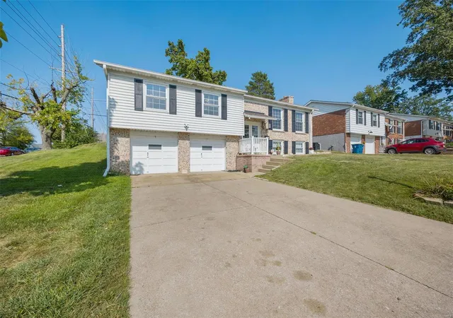 Photo 1 of Sale Pending at 4125 Sunrise Way Dr, Saint Louis, MO 63125 | MLS# 24056861 | Listing updated on 2024-11-11