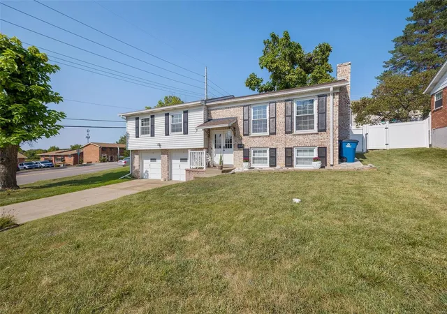 Photo 2 of Sale Pending at 4125 Sunrise Way Dr, Saint Louis, MO 63125 | MLS# 24056861 | Listing updated on 2024-11-11