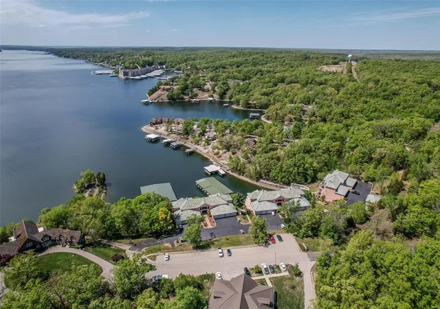 Homes for sale in Lake Ozark, MO | 411 Northport Drive, Lake Ozark, MO 65049 | Houzeo