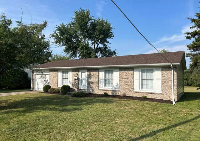 Photo 2 of Sale Pending at 625 Meadowcrest, Montgomery City, MO 63361 | MLS# 24056968 | Listing updated on 2024-09-07