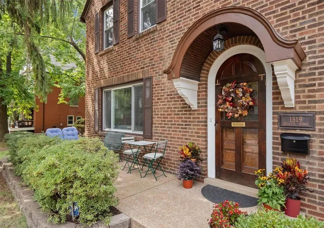 Photo 2 of Sale Pending at 1519 Bellevue Ave, Saint Louis, MO 63117 | MLS# 24056976 | Listing updated on 2024-12-16