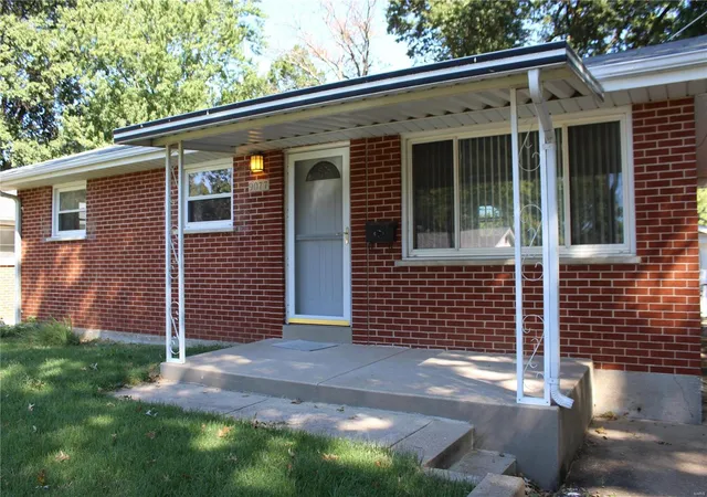 Photo 2 of Sale Pending at 9077 Bobb Ave, Saint Louis, MO 63114 | MLS# 24057055 | Listing updated on 2024-09-12