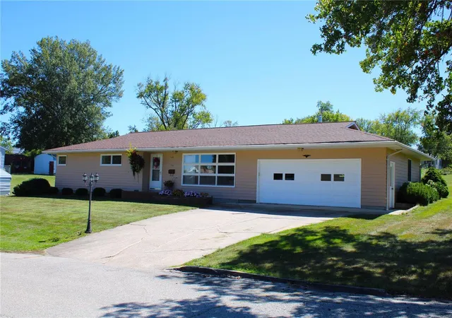 Photo 1 of Sale Pending at 155 Payne St, Paris, MO 65275 | MLS# 24057058 | Listing updated on 2024-09-30