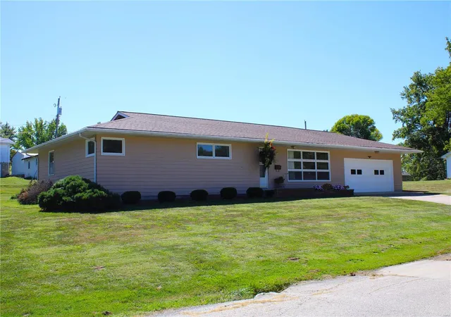 Photo 2 of Sale Pending at 155 Payne St, Paris, MO 65275 | MLS# 24057058 | Listing updated on 2024-09-30