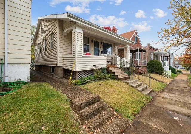 Photo 1 of Single family home for sale at 4330 Frieda Ave, Saint Louis, MO 63116 | MLS# 24057176 | Listing updated on 2024-11-18