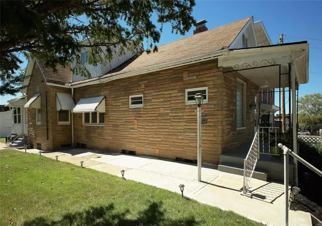 Photo 2 of Sale Pending at 3510 Alberta St, Saint Louis, MO 63118 | MLS# 24057190 | Listing updated on 2024-12-09