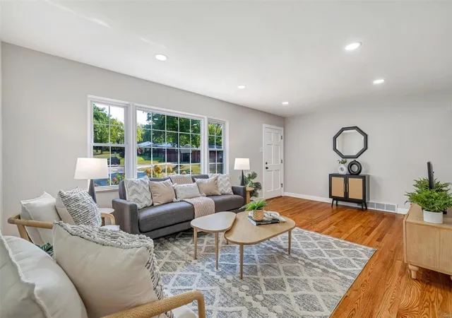 Photo 3 of Sale Pending at 7119 Craighill Dr, Saint Louis, MO 63123 | MLS# 24057346 | Listing updated on 2024-09-16