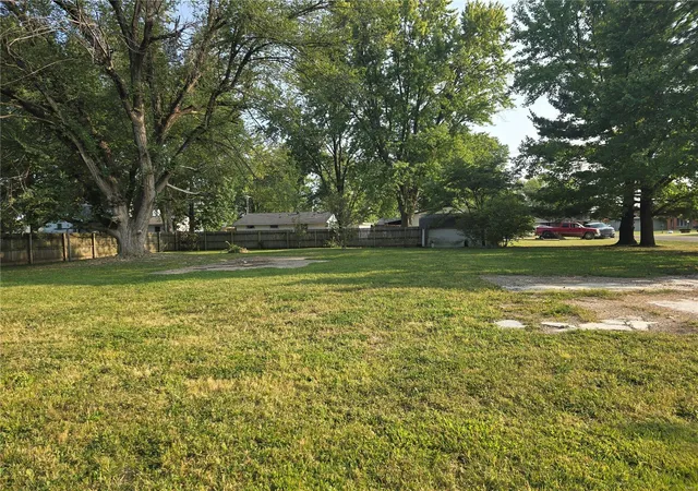 Photo 2 of Sale Pending at 814 N Maple St, Vandalia, MO 63382 | MLS# 24057526 | Listing updated on 2024-09-14