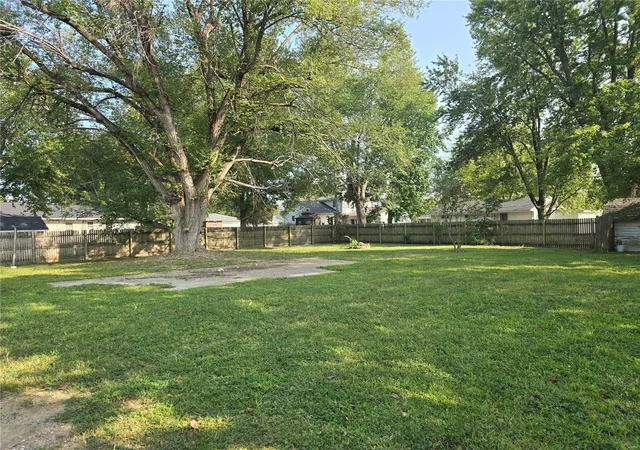Photo 9 of Sale Pending at 814 N Maple St, Vandalia, MO 63382 | MLS# 24057526 | Listing updated on 2024-09-14