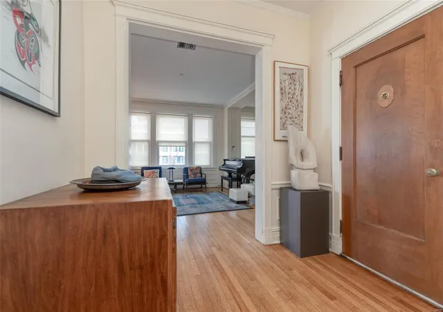 Listing Photo 4 - Condo for sale in building located at 4954 Lindell Blvd, St. Louis, MO 63108 - Unit #8W