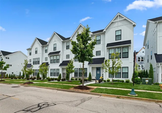 Homes for sale in Saint Louis, MO | 8933 Eager Rd, Saint Louis, MO 63144 | MLS# 24057746