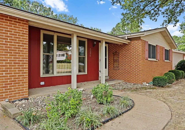 Photo 2 of Sale Pending at 5296 Faro Dr, Saint Louis, MO 63128 | MLS# 24057800 | Listing updated on 2024-09-22