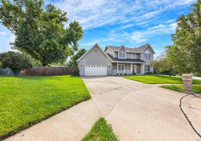 Photo 2 of Single family home for sale at 26 Blf Spring Ct, Saint Charles, MO 63303 | MLS# 24057850 | Listing updated on 2024-12-07