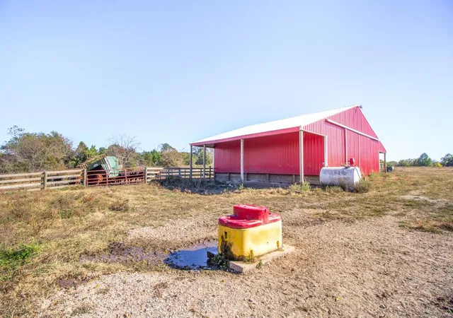 2nd image of 25800 Oakdale Dr, Lebanon, MO 65536 | MLS# 24057854
