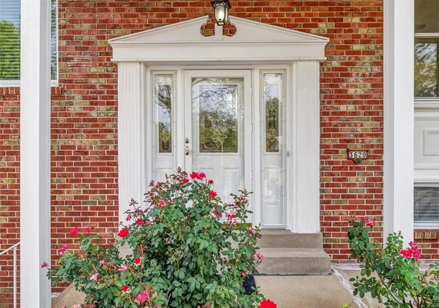 Photo 2 of Sale Pending at 3620 Diamond Head Dr, Saint Louis, MO 63125 | MLS# 24057996 | Listing updated on 2024-12-01