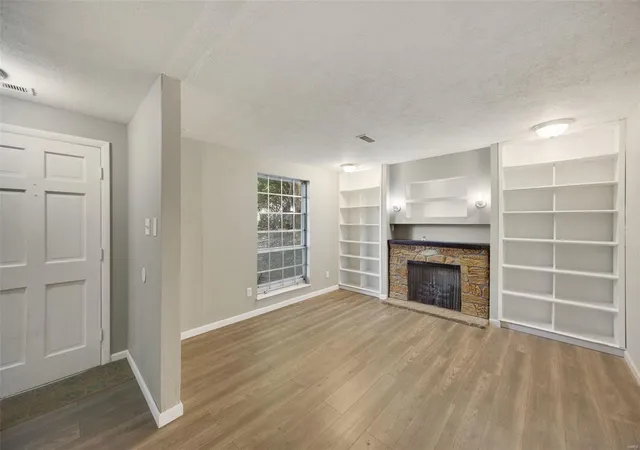 Photo 2 of Sale Pending at 1016 Hansom Dr, Saint Louis, MO 63137 | MLS# 24058087 | Listing updated on 2024-11-21