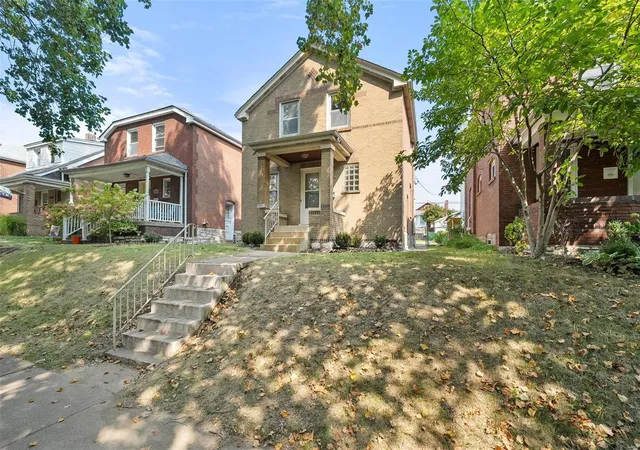 Photo 3 of Sale Pending at 5001 Sutherland Ave, Saint Louis, MO 63109 | MLS# 24058131 | Listing updated on 2024-09-21