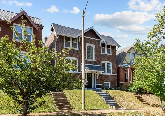 Photo 2 of Sale Pending at 3706 Meramec St, Saint Louis, MO 63116 | MLS# 24058133 | Listing updated on 2024-11-21