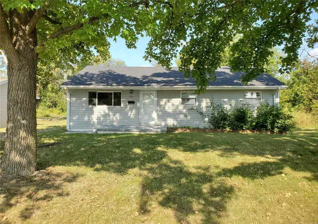 1st image of 711 Sparks Ave, East Saint Louis, IL 62206 | MLS# 24058257