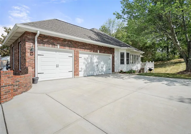 Photo 2 of Sale Pending at 22 Woodmere Point Ct, Saint Charles, MO 63303 | MLS# 24058287 | Listing updated on 2024-12-17