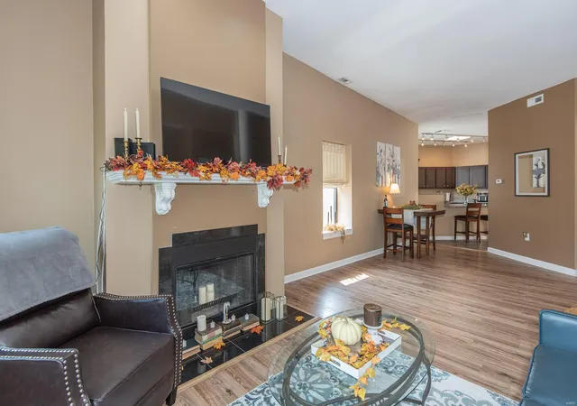 Listing Photo 4 - Condo for sale in building located at 4928 Mcpherson Ave, St. Louis, MO 63108 - Unit #C