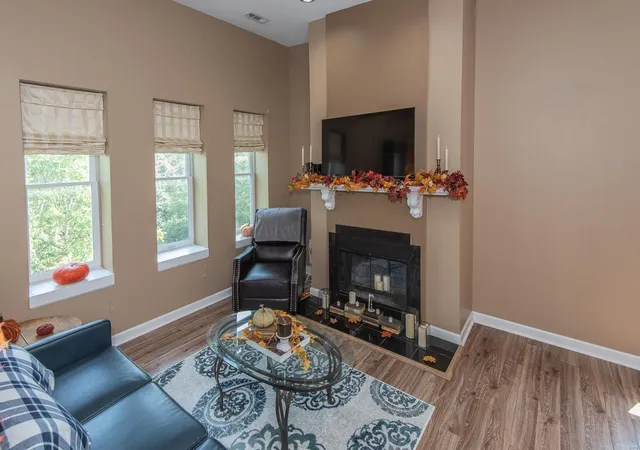 Listing Photo 5 - Condo for sale in building located at 4928 Mcpherson Ave, St. Louis, MO 63108 - Unit #C
