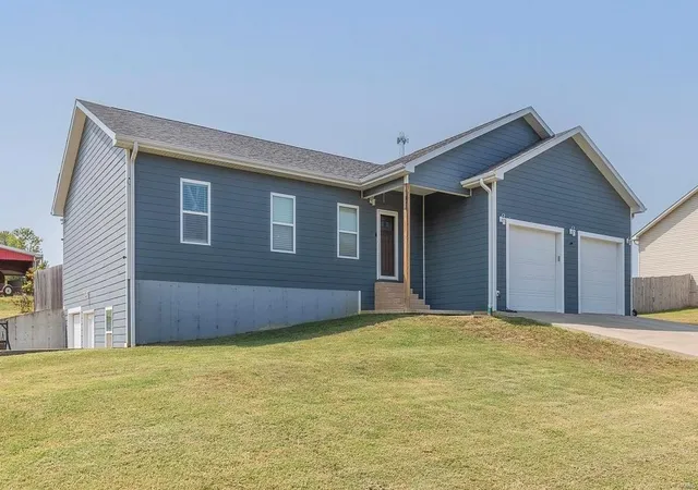 1st image of 444 Link Dr, Poplar Bluff, MO 63901 | MLS# 24058407