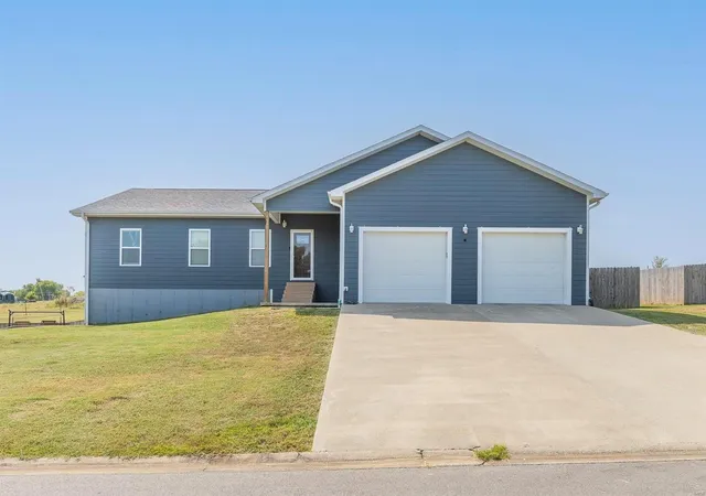2nd image of 444 Link Dr, Poplar Bluff, MO 63901 | MLS# 24058407
