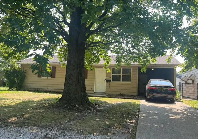 Photo 1 of Single family home for sale at 3704 S Park Dr, Belleville, IL 62226 | MLS# 24058436 | Listing updated on 2024-09-13