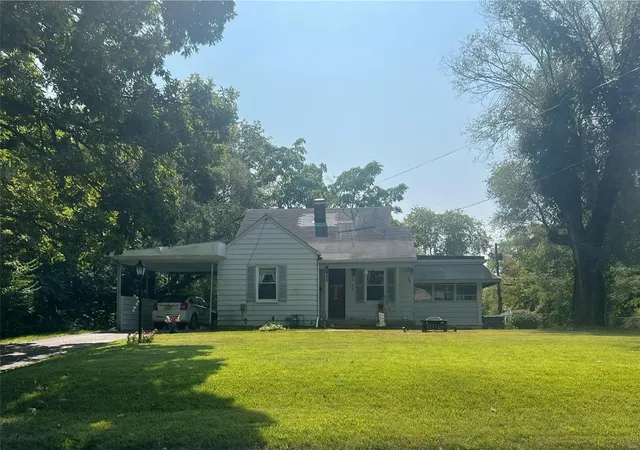 Photo 1 of Single family home for sale at 400 N 74th St, Belleville, IL 62223 | MLS# 24058438 | Listing updated on 2024-09-13