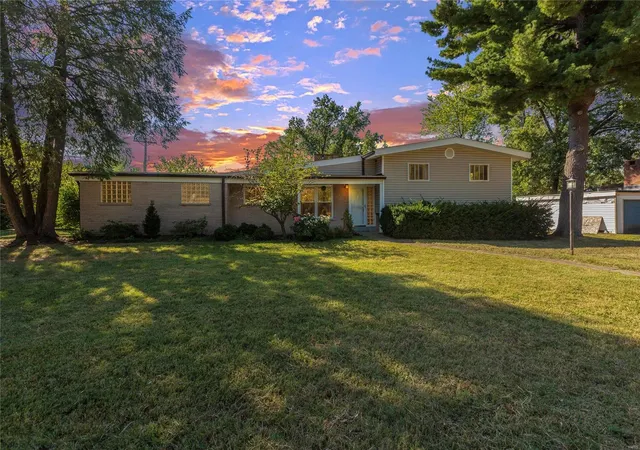 Photo 1 of Single family home for sale at 9030 Old Bonhomme Rd, Saint Louis, MO 63132 | MLS# 24058564 | Listing updated on 2024-10-05
