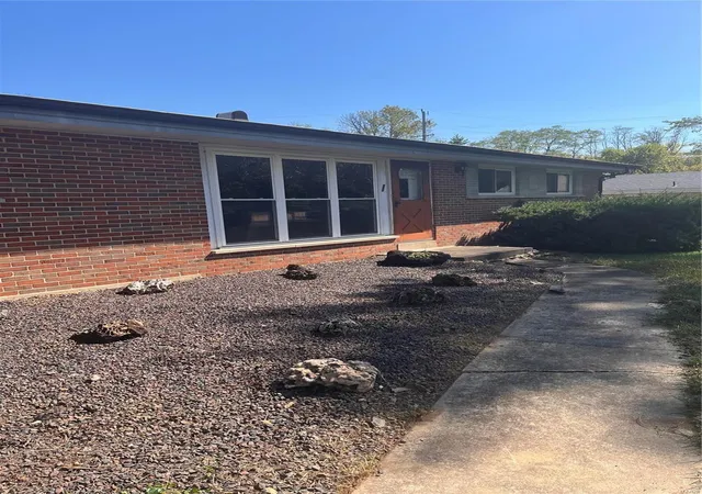 Photo 3 of Sale Pending at 67 Graeler Dr, Saint Louis, MO 63146 | MLS# 24058627 | Listing updated on 2024-11-24