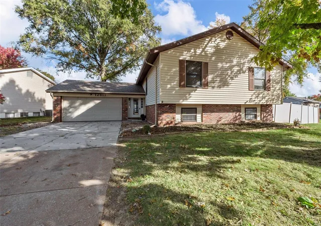 Photo 1 of Single family home for sale at 12817 Sandfield Dr, Saint Louis, MO 63146 | MLS# 24058749 | Listing updated on 2025-03-17