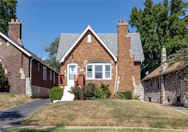 Homes for sale in Saint Louis, MO | 2813 Maurer Ave, Saint Louis, MO 63121 | MLS# 24058839