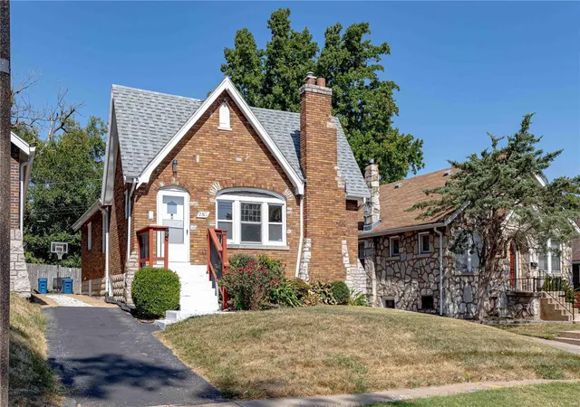 Homes for sale in Saint Louis, MO | 2813 Maurer Ave, Saint Louis, MO 63121 | MLS# 24058839