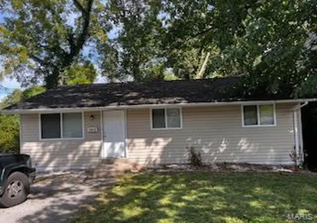 Photo 1 of Sale Pending at 8816 Blewett Ave, Saint Louis, MO 63136 | MLS# 24058976 | Listing updated on 2024-11-26