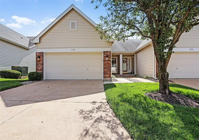 Photo 1 of Single family home for sale at 3748 Southern Manor Dr, Saint Louis, MO 63125 | MLS# 24059009 | Listing updated on 2024-12-17
