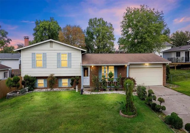 Photo 1 of Sale Pending at 23 Elmdale Ln, Saint Peters, MO 63376 | MLS# 24059020 | Listing updated on 2024-12-11