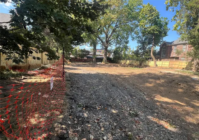 Photo 1 of Land for sale at 139 N Bemiston, Saint Louis, MO 63105 | MLS# 24059048 | Listing updated on 2024-09-17