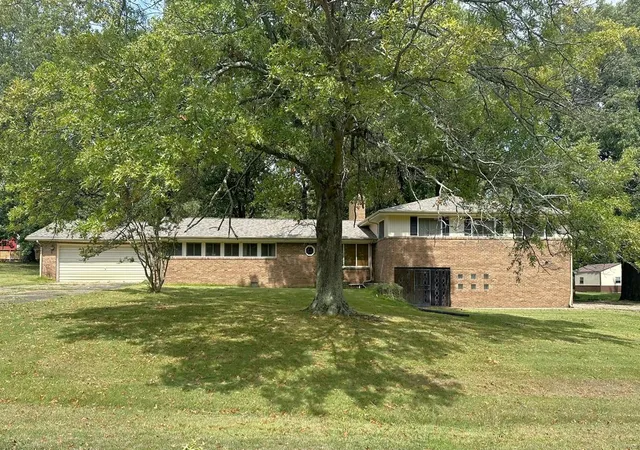 Photo 1 of Single family home for sale at 16347 Crestview Dr, Dexter, MO 63841 | MLS# 24059176 | Listing updated on 2024-11-13