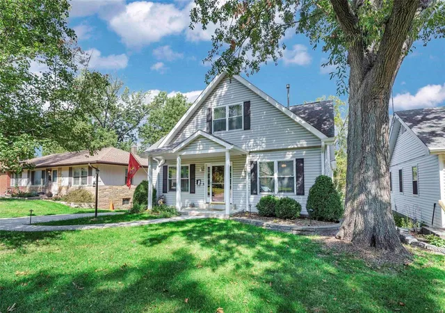 Photo 1 of Single family home for sale at 711 Juanita Ave, Saint Louis, MO 63122 | MLS# 24059180 | Listing updated on 2024-12-16