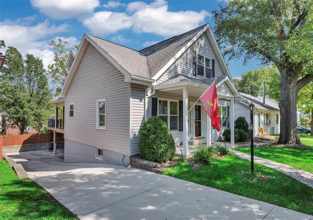 Photo 2 of Single family home for sale at 711 Juanita Ave, Saint Louis, MO 63122 | MLS# 24059180 | Listing updated on 2024-12-16