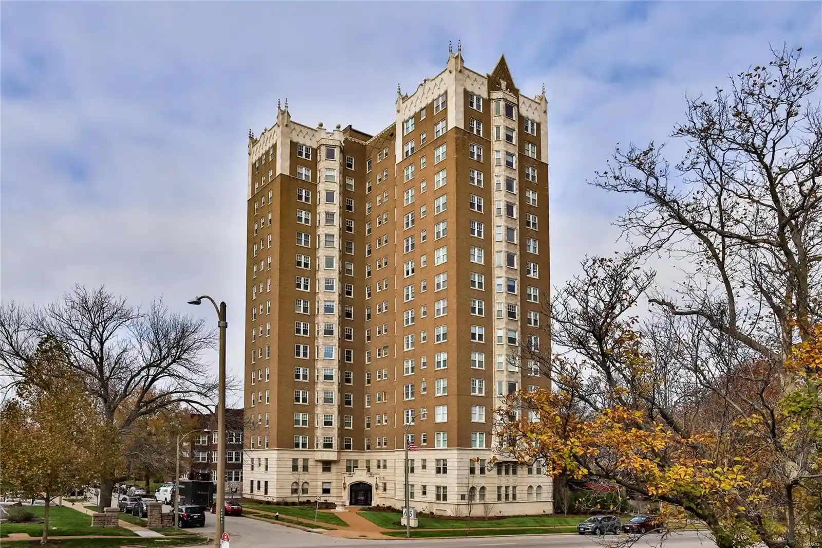 Listing Photo 1 - Condo for sale in 625 S Skinker Blvd located at 625 S Skinker Blvd, St. Louis, MO 63105 - Unit #103