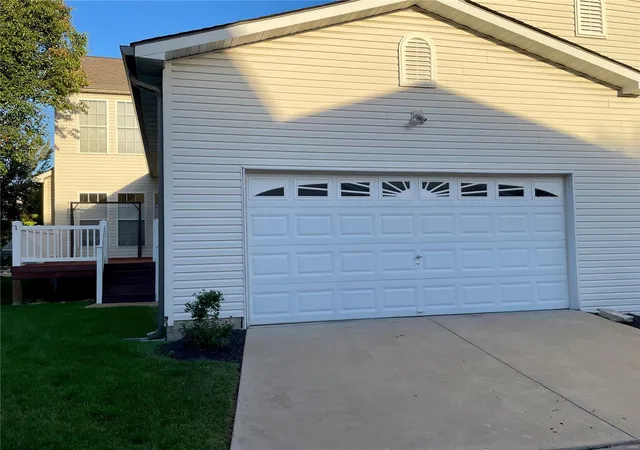 Photo 2 of Single family home for sale at 786 Queens Court Pl, Saint Peters, MO 63376 | MLS# 24059334 | Listing updated on 2024-12-05