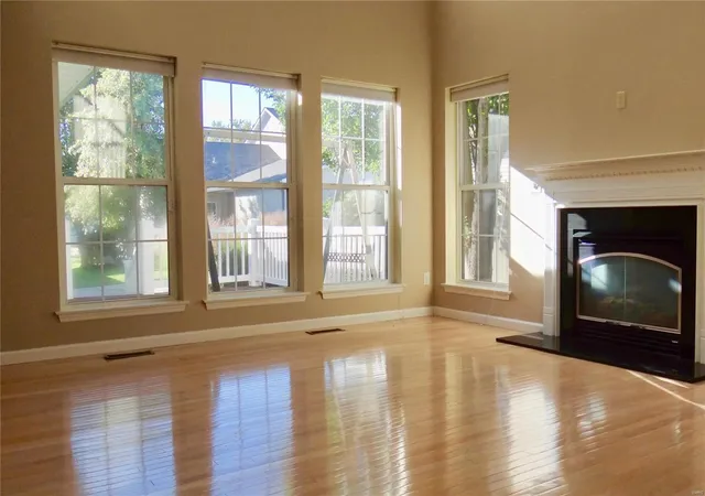 Photo 4 of Single family home for sale at 786 Queens Ct Pl, Saint Peters, MO 63376 | MLS# 24059334 | Listing updated on 2024-12-05