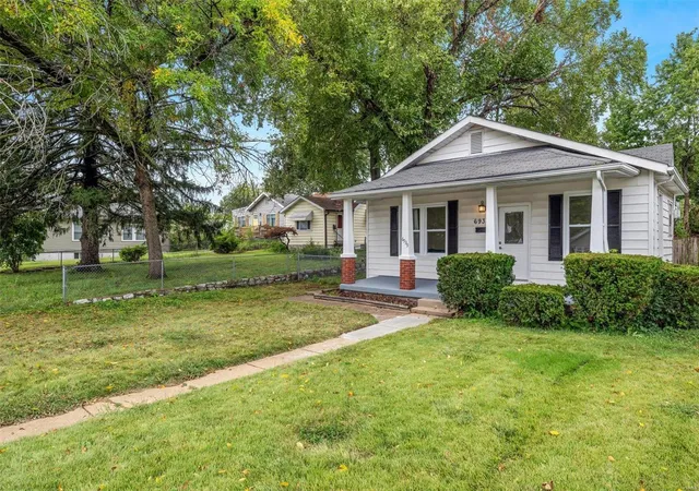 Photo 2 of Sale Pending at 6939 Sutherland Ave, Saint Louis, MO 63109 | MLS# 24059363 | Listing updated on 2024-11-19