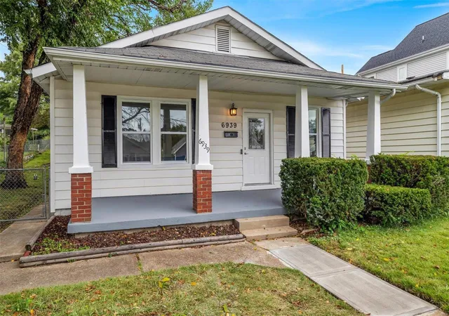 Photo 3 of Sale Pending at 6939 Sutherland Ave, Saint Louis, MO 63109 | MLS# 24059363 | Listing updated on 2024-11-19
