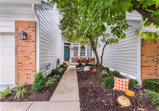 Photo 2 of Condo for sale at 16781 Chesterfield Blfs Cir, Chesterfield, MO 63005 | MLS# 24059389 | Listing updated on 2024-12-16