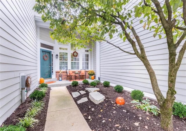 Photo 3 of Condo for sale at 16781 Chesterfield Blfs Cir, Chesterfield, MO 63005 | MLS# 24059389 | Listing updated on 2024-12-16